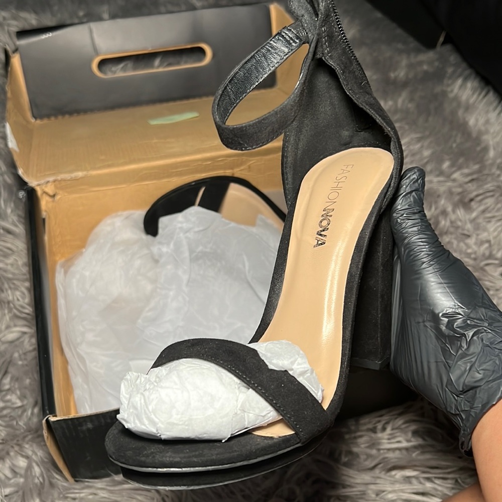 Simply Chic Heel-Black
